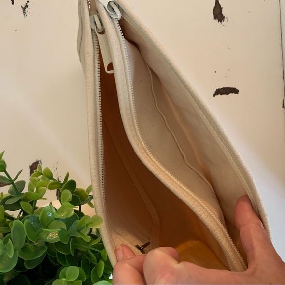 Victoria | Vintage Crochet Canvas Clutch, Cosmetic Case - Picture 6 of 11